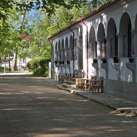 假日公园 佩德拉什萨尔加达什spa及自然公园酒店 4*